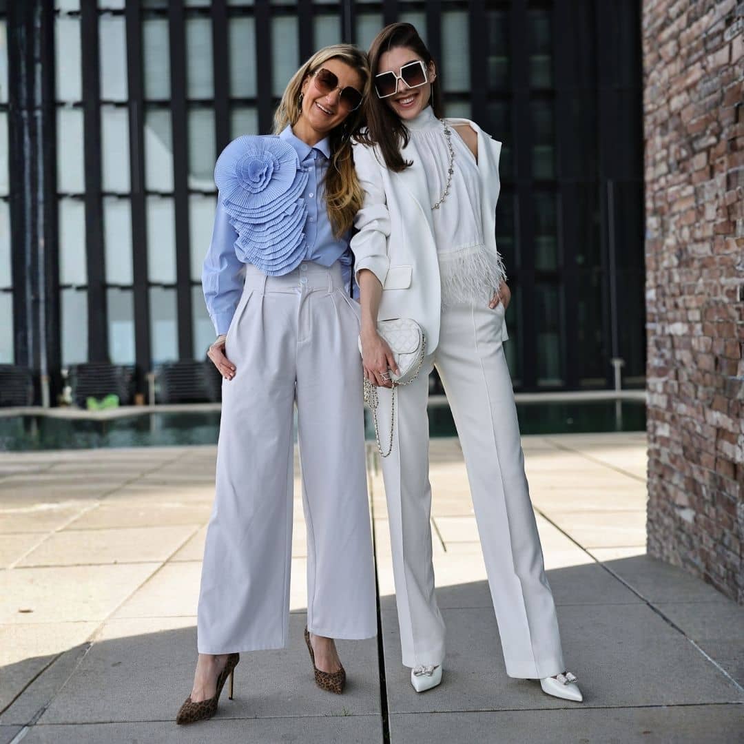 Gloriellas Schuhclips Glam Daisy funkeldne Glitzerschleife mit bequeme weisse High Heels von Gloriellas