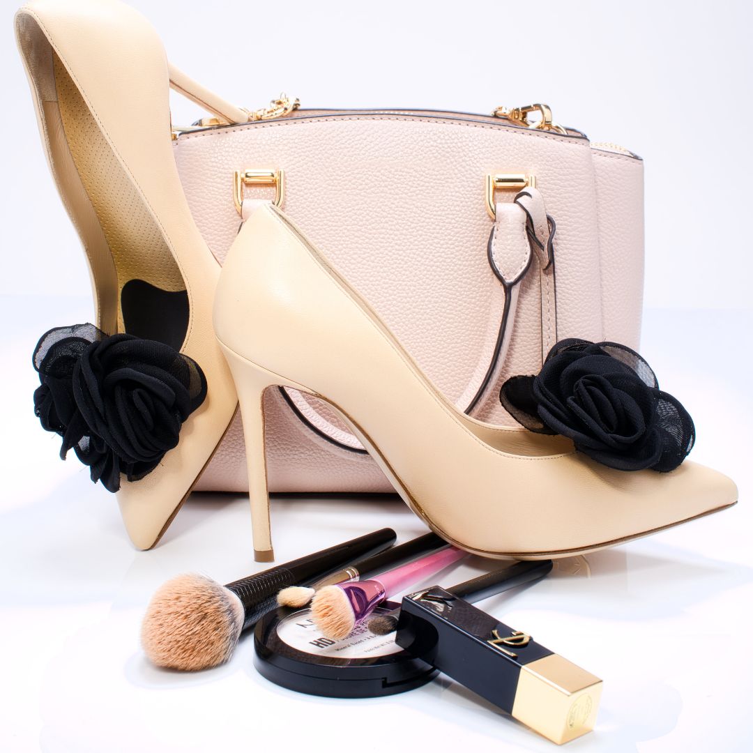 GLORIELLAS Clip Black Secret Gloriellas Schuhclips Black Secret schwarze Blüte aus Tüll und beige High Heels