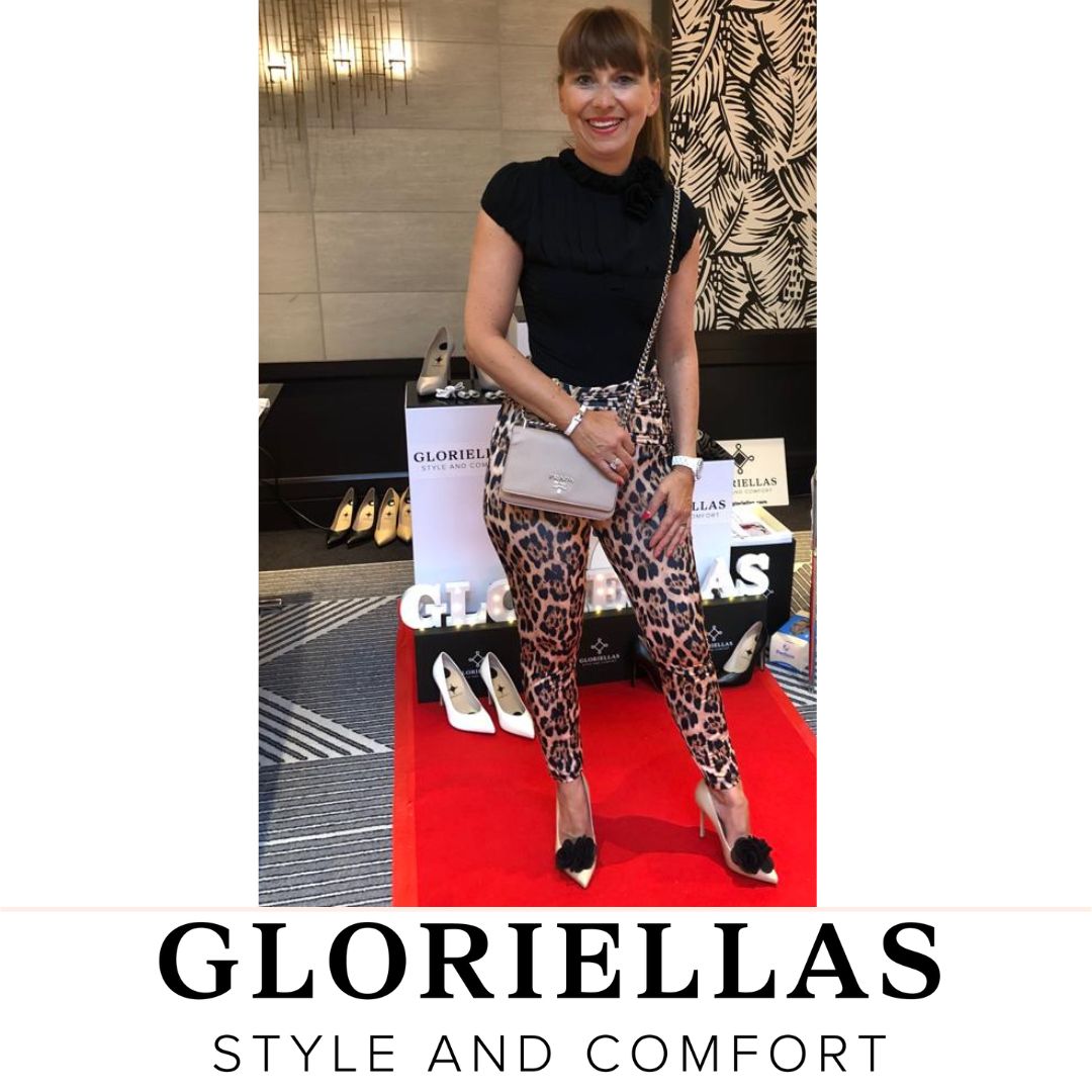GLORIELLAS Schuhclip Black Secret schwarze Blütenapplikation Gloriellas Schuhclips Black Secret schwarze Blüte aus Tüll und beige High Heels