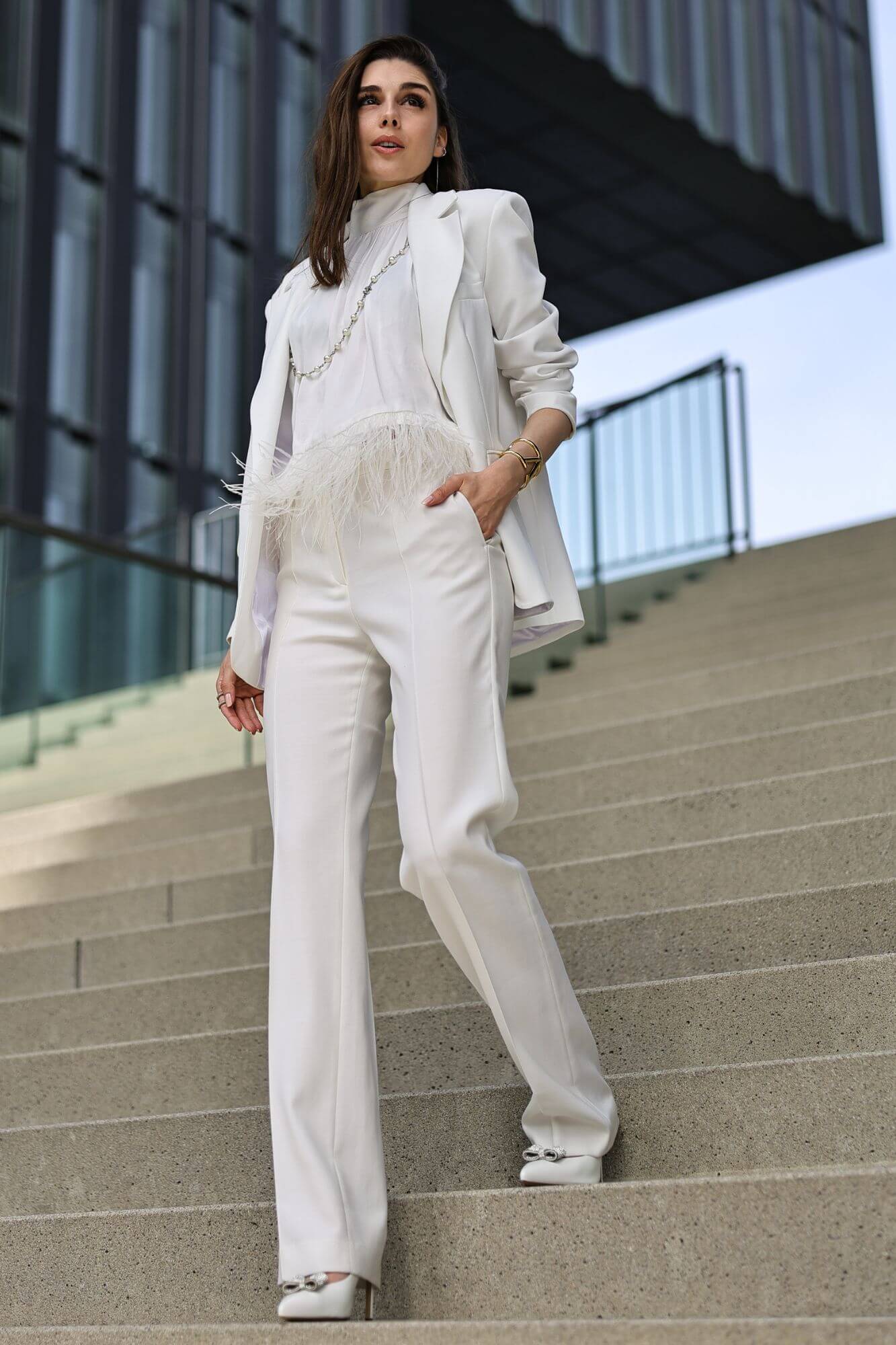 GLORIELLAS Testimonial Model Vivienne in GLORIELLAS VENICE weiße Pumps Brautoutfit weiße High Heels