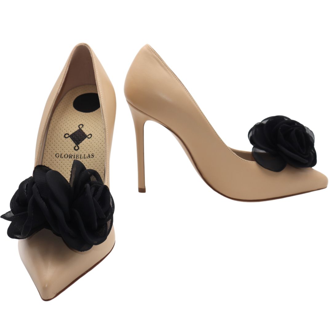 GLORIELLAS Clip Black Secret Gloriellas Schuhclips Black Secret schwarze Blüte aus Tüll mit beige High Heels