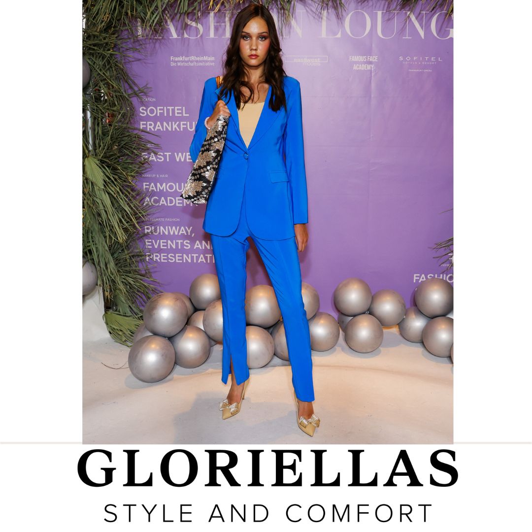 GLORIELLAS Schuhclip Nude Velvet Glam Gloriellas Schuhclips Nude Vlevet Glam Schleifenapplikation aus beigem Samt mit Glitzersteinen und beigen High Heels